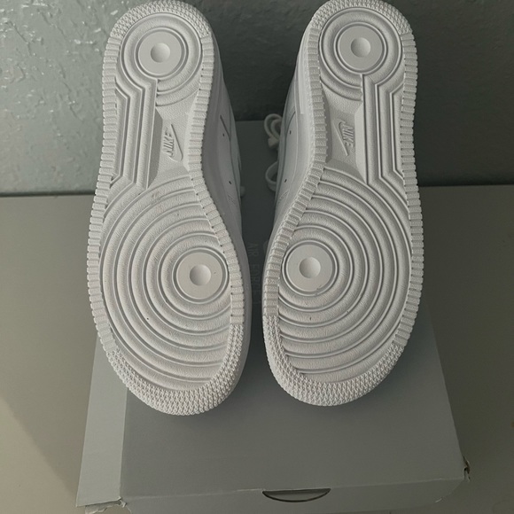 White Nike Air Force 1 size 6.5 - Picture 2 of 7